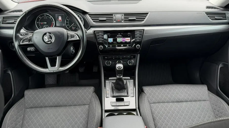 SKODA Superb -