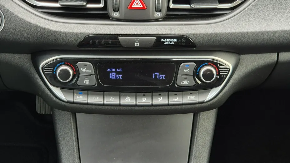 HYUNDAI i30 -