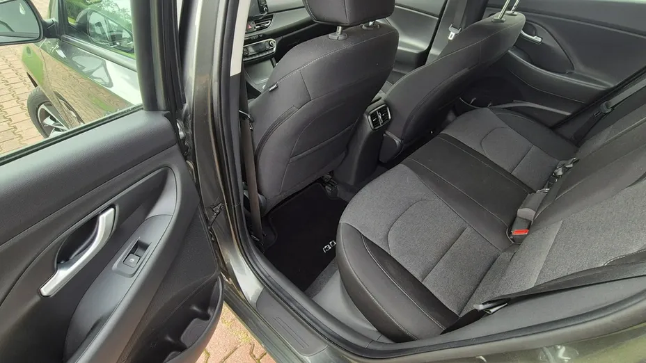 HYUNDAI i30 -