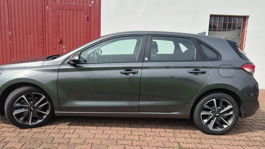 HYUNDAI i30 -