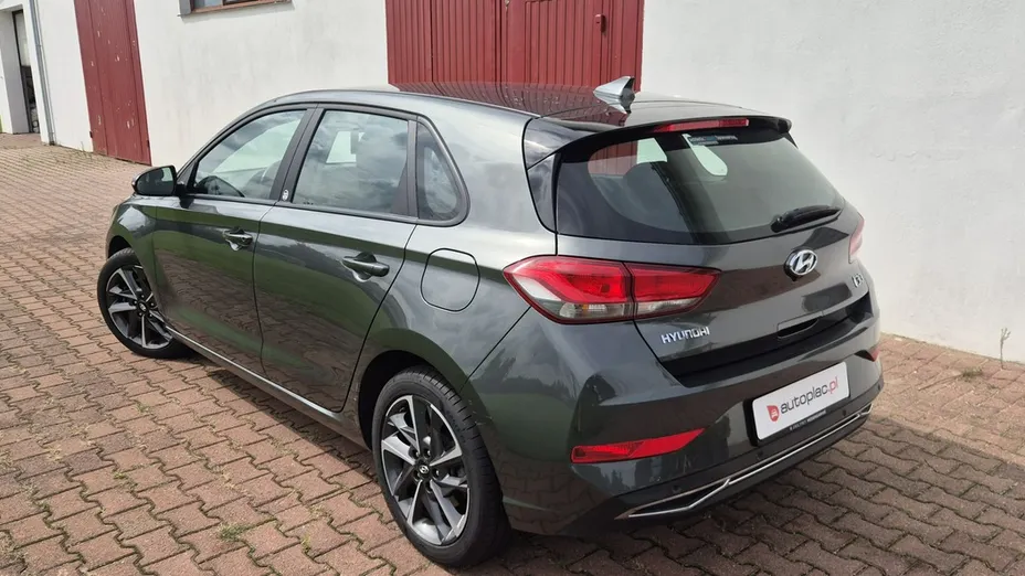 HYUNDAI i30 -