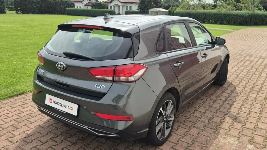 HYUNDAI i30 -