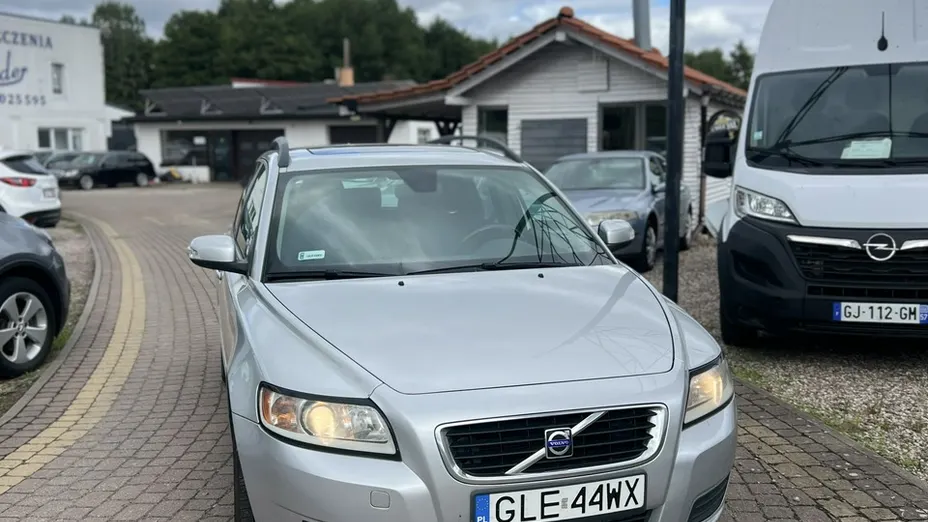 VOLVO V50 -