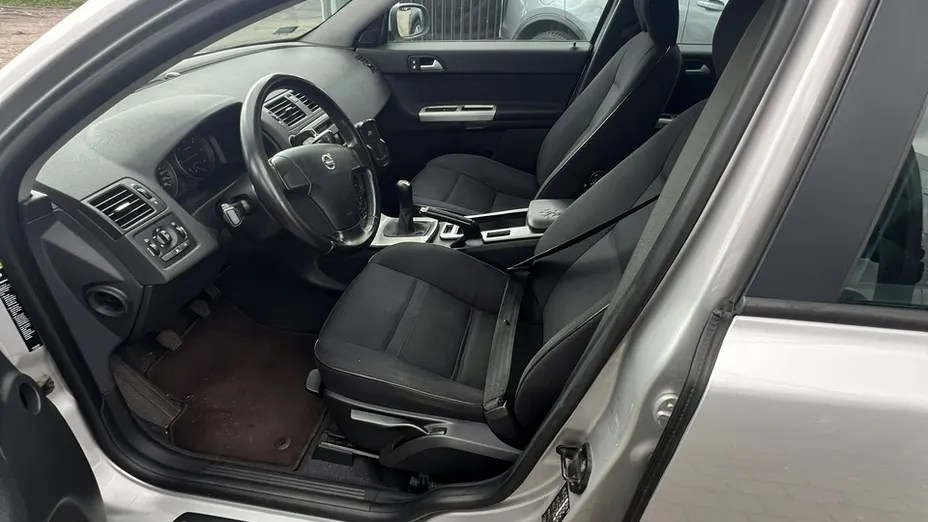 VOLVO V50 -