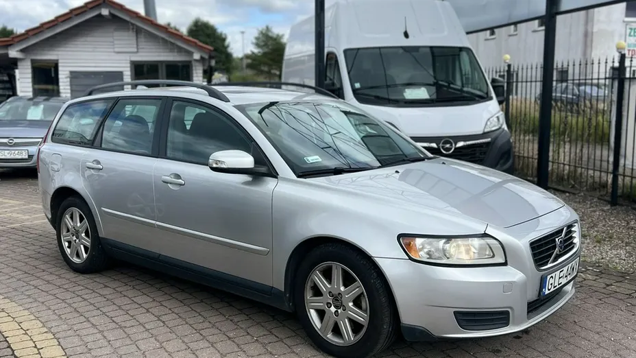 VOLVO V50 -