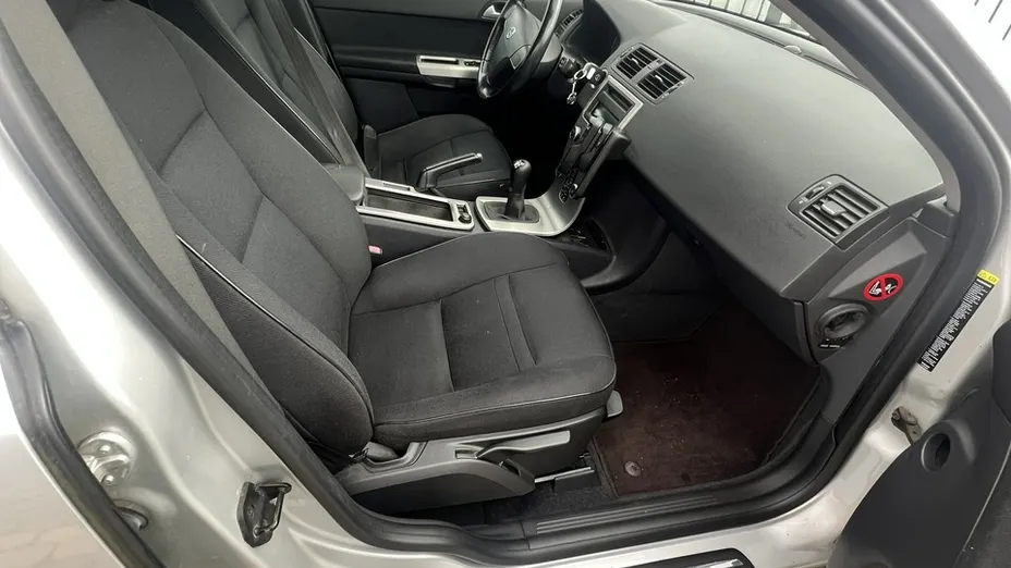 VOLVO V50 -