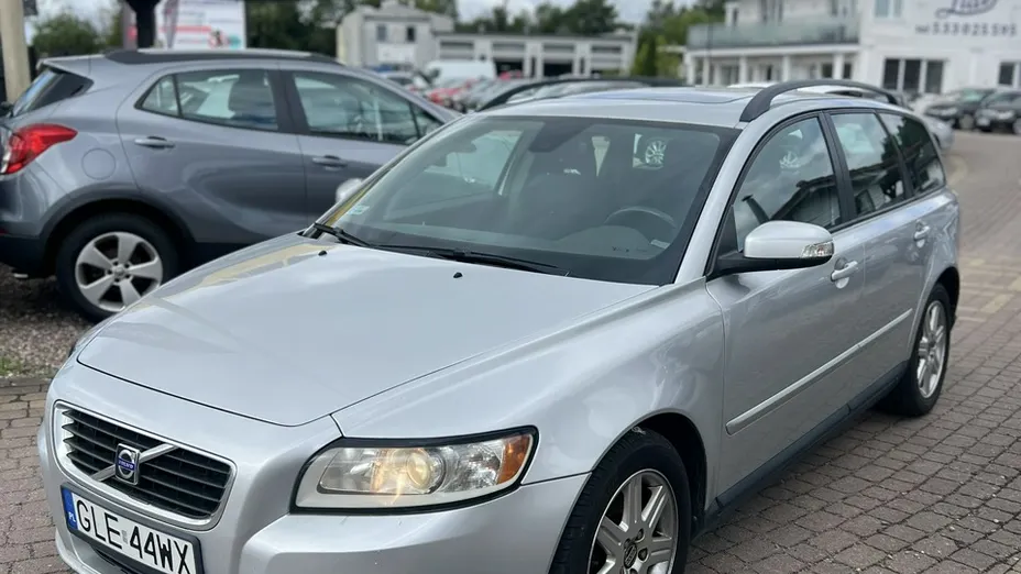 VOLVO V50 -