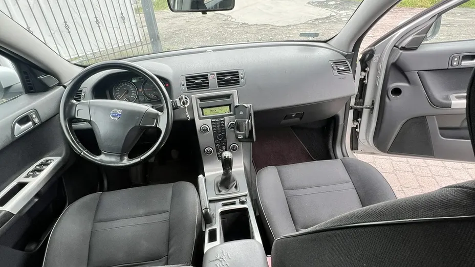VOLVO V50 -