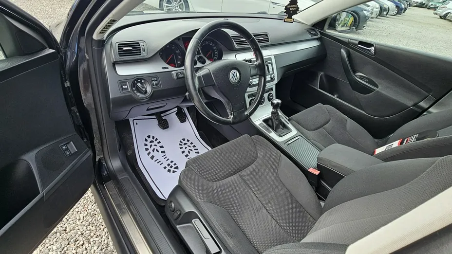 VOLKSWAGEN Passat -