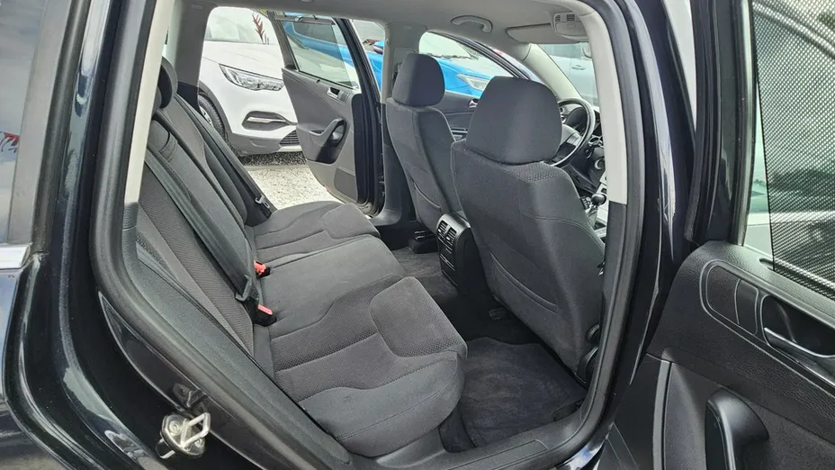 VOLKSWAGEN Passat -