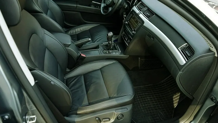 SKODA Superb -