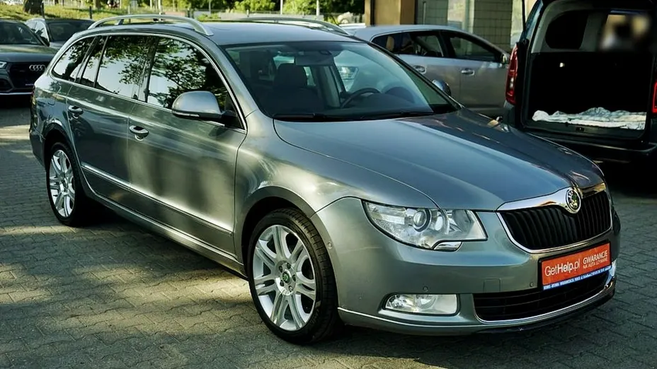 SKODA Superb -
