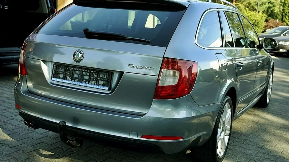 SKODA Superb -