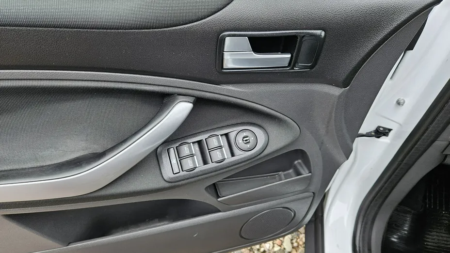 FORD Kuga -