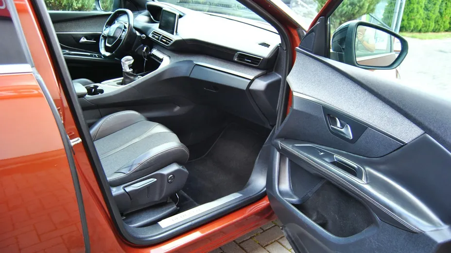 PEUGEOT 3008 -
