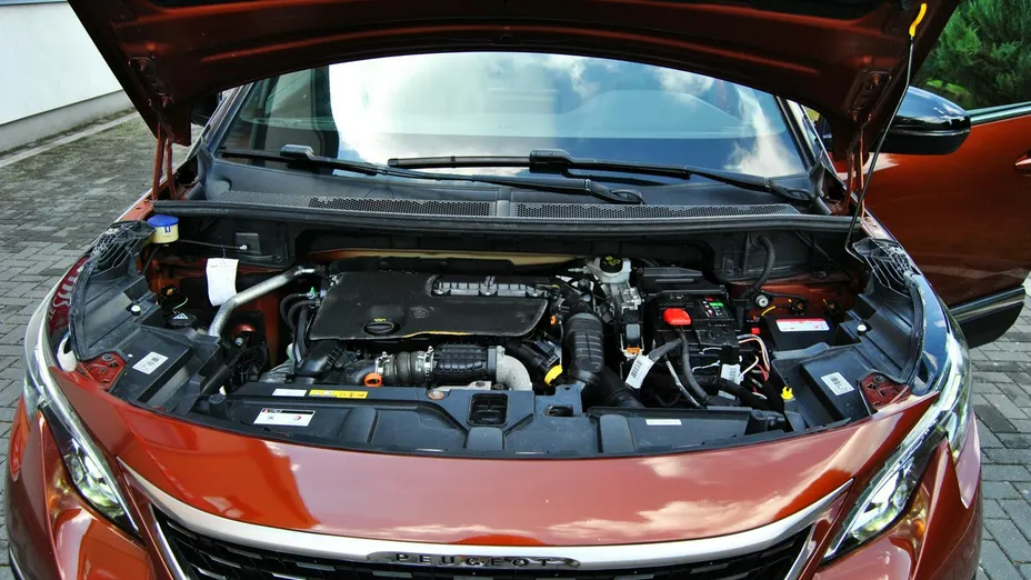 PEUGEOT 3008 -