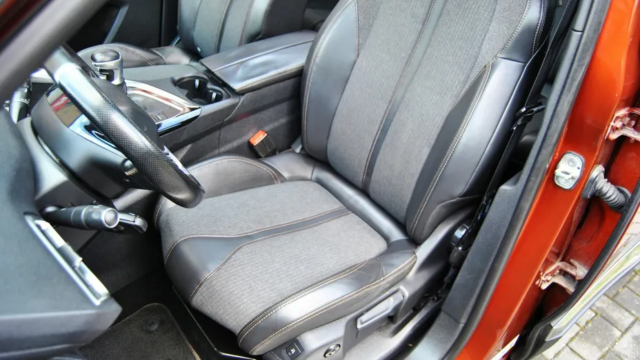 PEUGEOT 3008 -