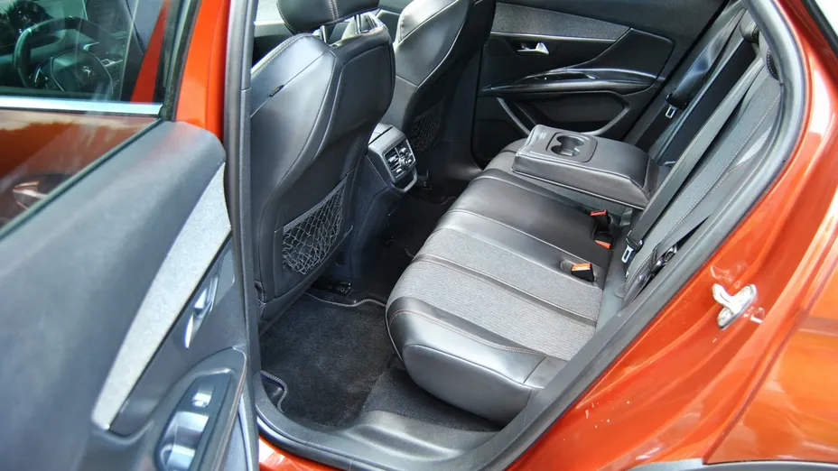 PEUGEOT 3008 -