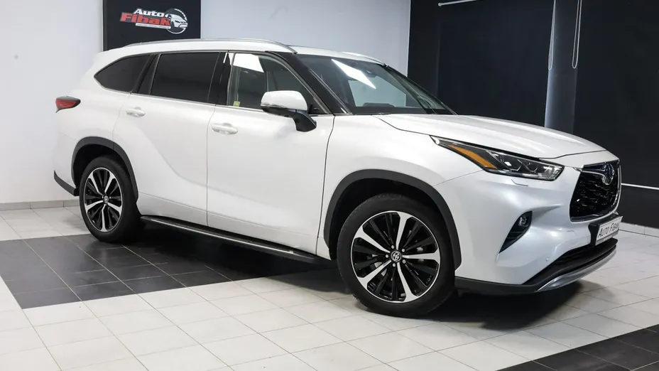 TOYOTA Highlander -