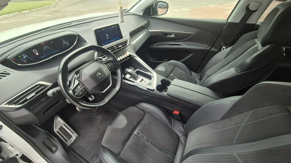 PEUGEOT 5008 -
