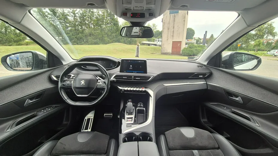 PEUGEOT 5008 -