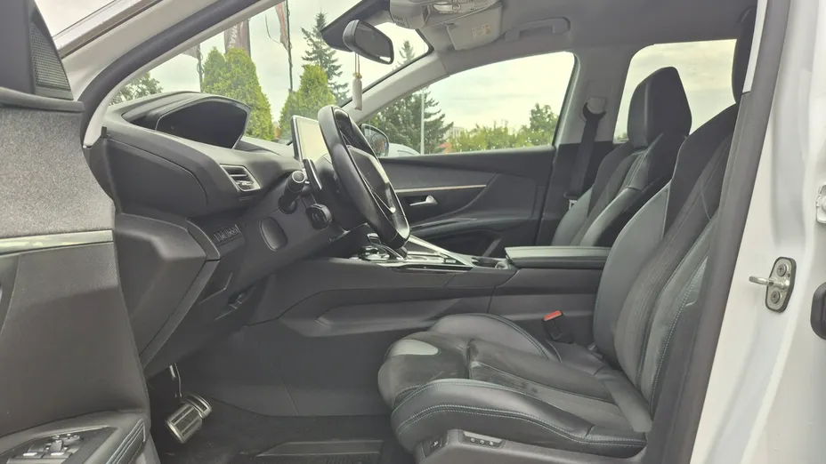 PEUGEOT 5008 -