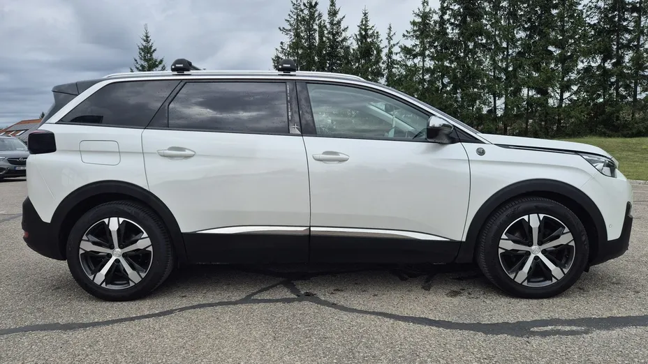 PEUGEOT 5008 -