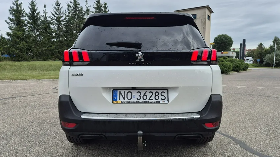 PEUGEOT 5008 -