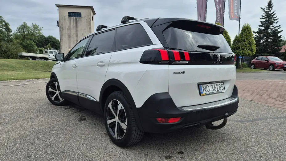 PEUGEOT 5008 -