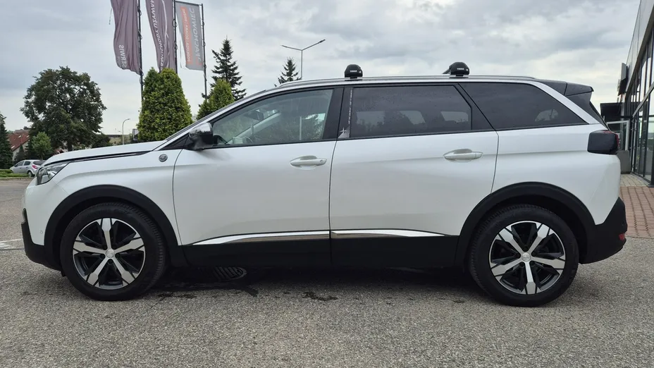PEUGEOT 5008 -