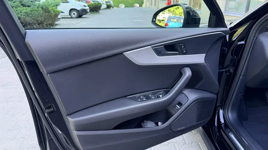 AUDI A4 -