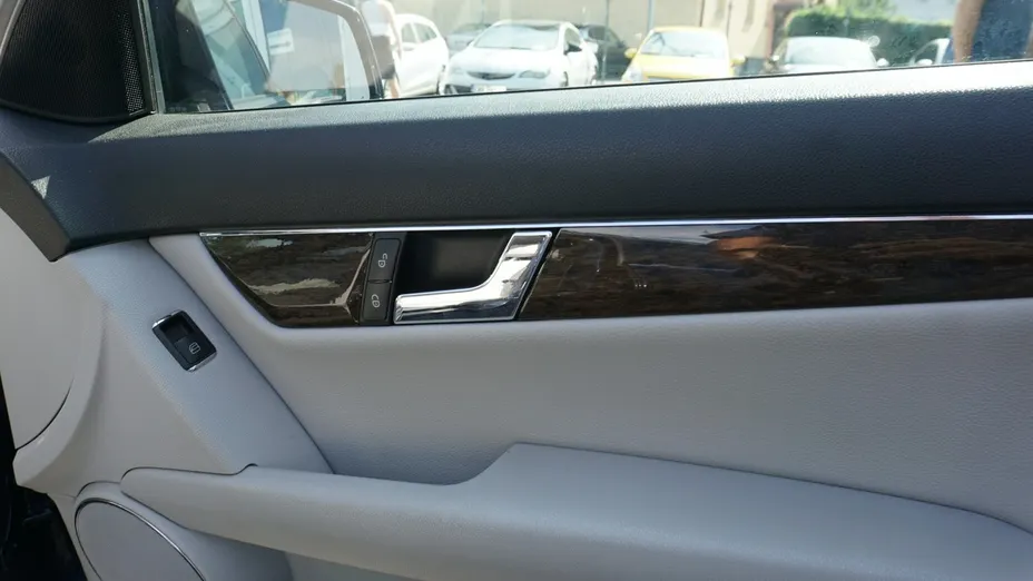 MERCEDES-BENZ C Klasa -