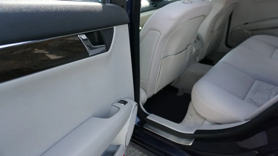 MERCEDES-BENZ C Klasa -