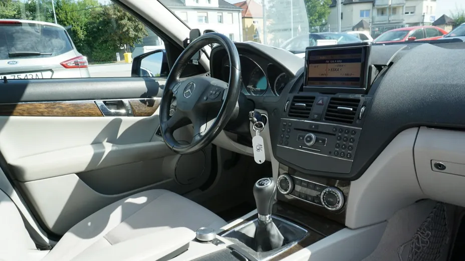 MERCEDES-BENZ C Klasa -