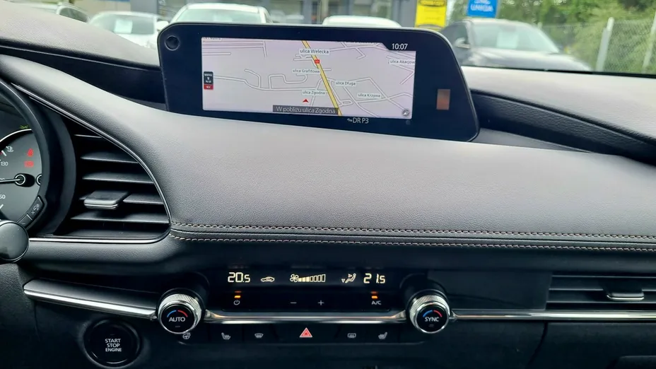 MAZDA 3 -