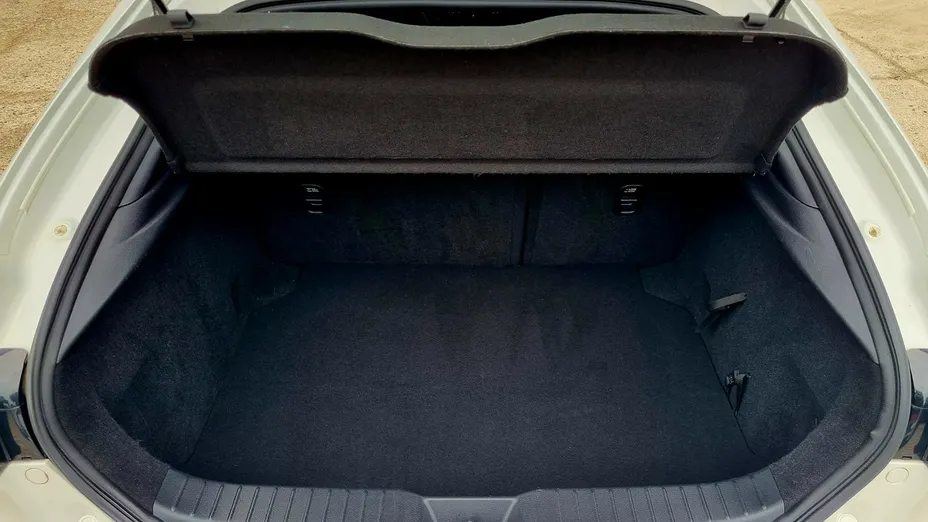 MAZDA 3 -
