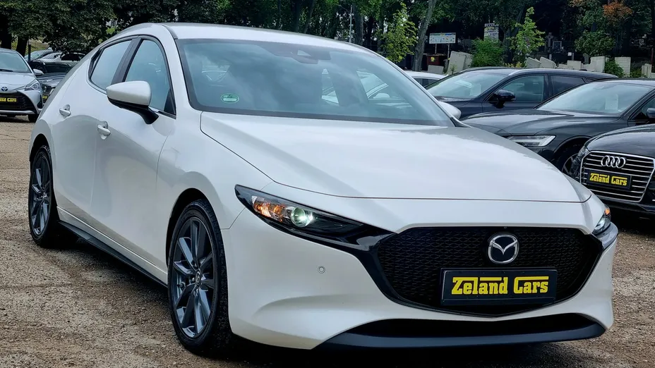 MAZDA 3 -