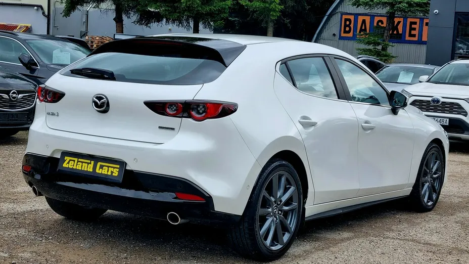 MAZDA 3 -