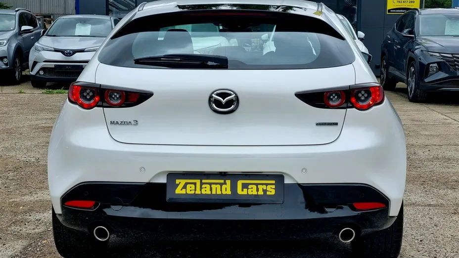 MAZDA 3 -