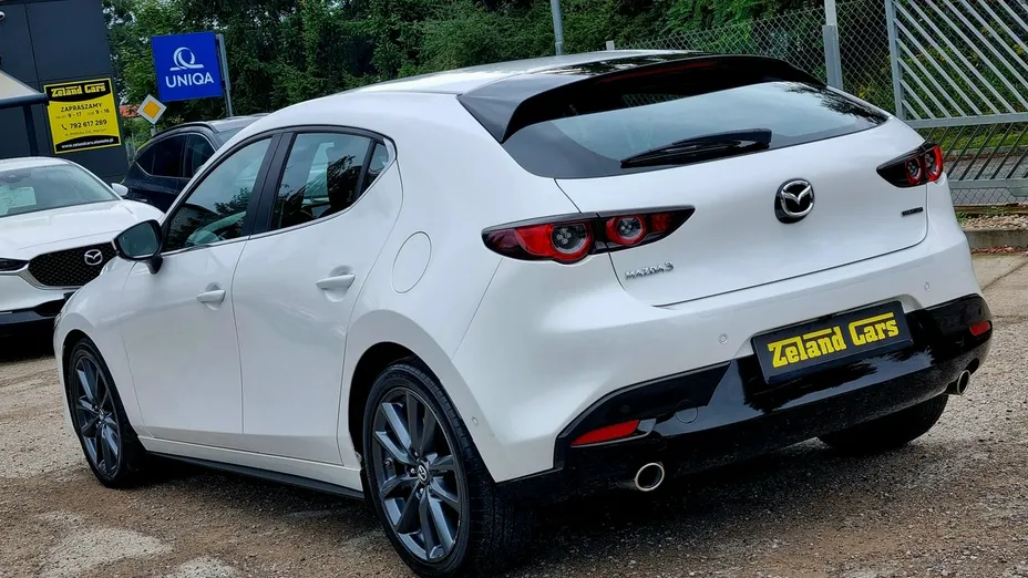 MAZDA 3 -