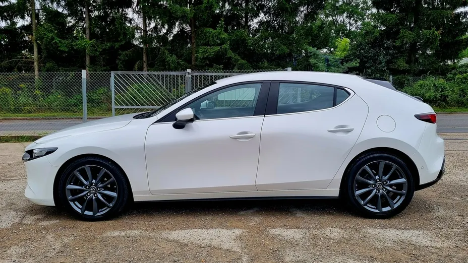 MAZDA 3 -