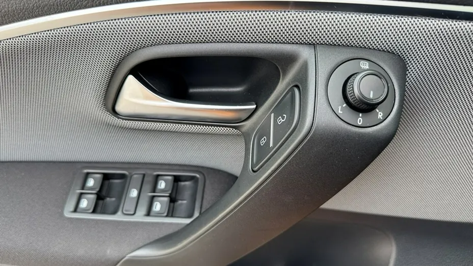 VOLKSWAGEN Polo -