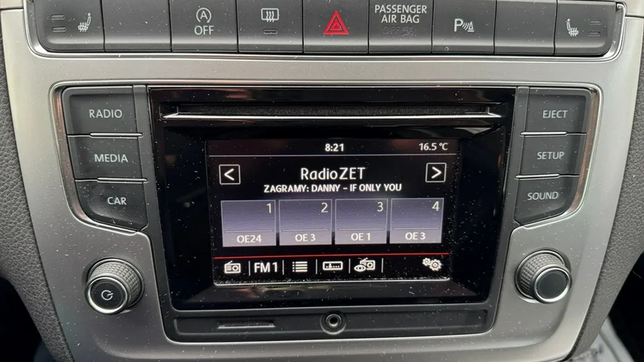 VOLKSWAGEN Polo -