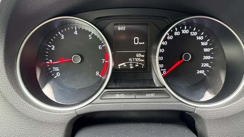 VOLKSWAGEN Polo -