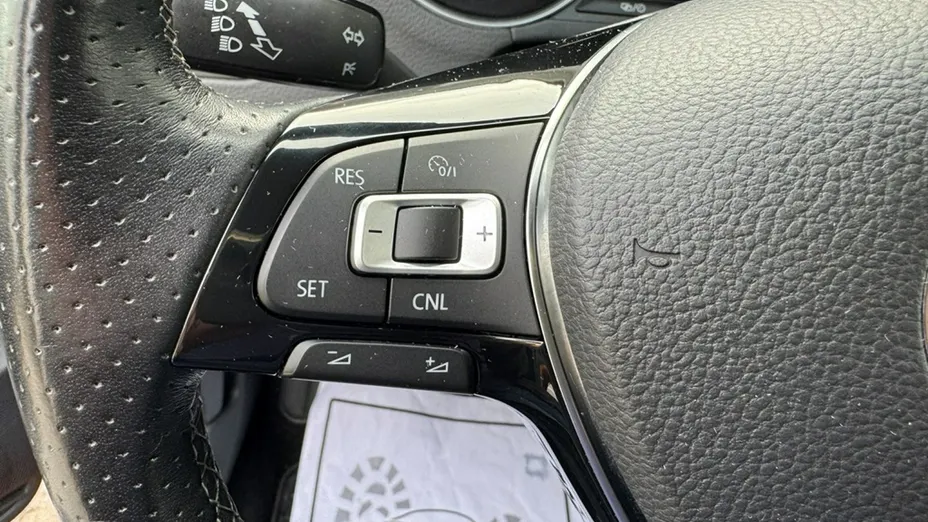 VOLKSWAGEN Polo -
