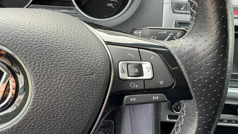 VOLKSWAGEN Polo -