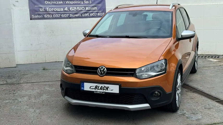 VOLKSWAGEN Polo -