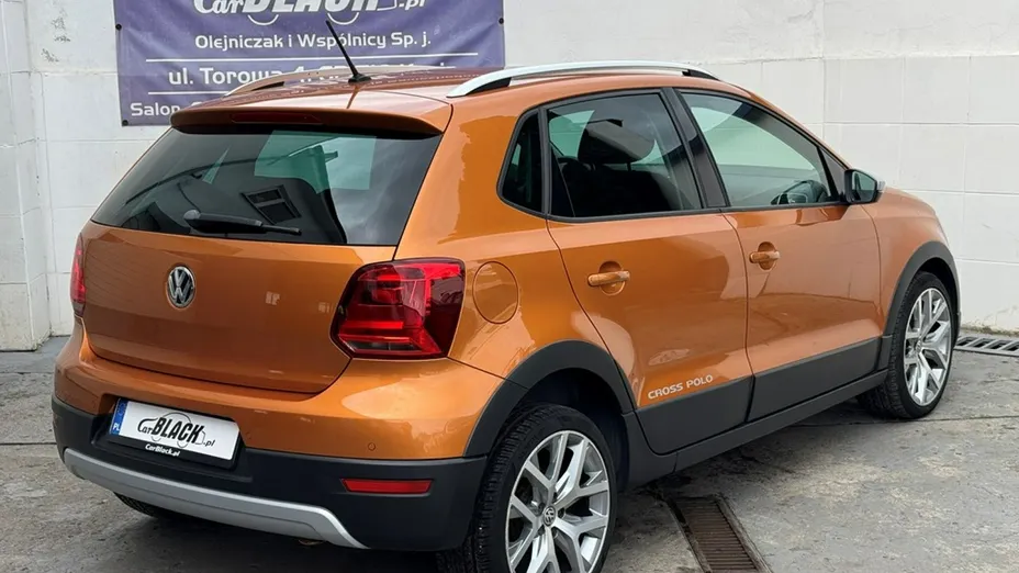 VOLKSWAGEN Polo -