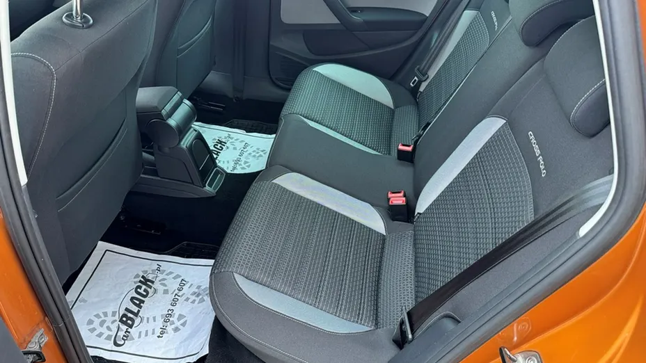 VOLKSWAGEN Polo -