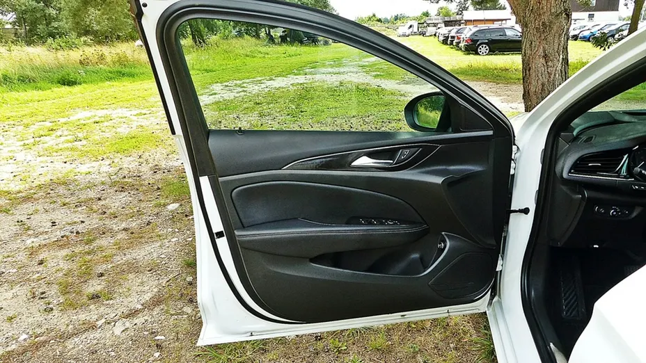 OPEL Insignia -
